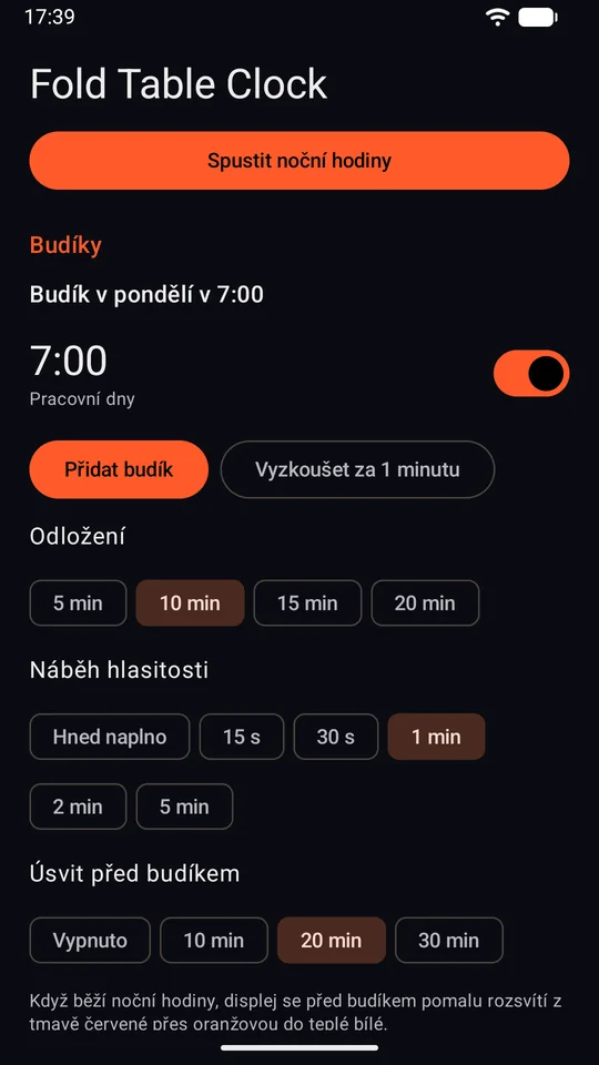 Úvodní obrazovka s budíkem v 7:00 ve všední dny